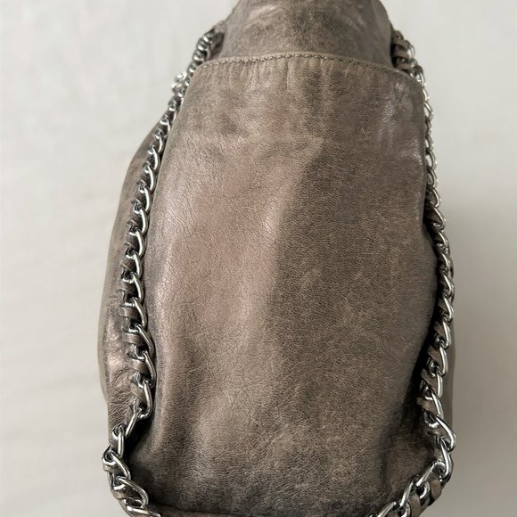 Michael Kors Distressed Platinum Slouchy Leather Bag Chain Detail MK Logo Cover - Picture 10 of 10